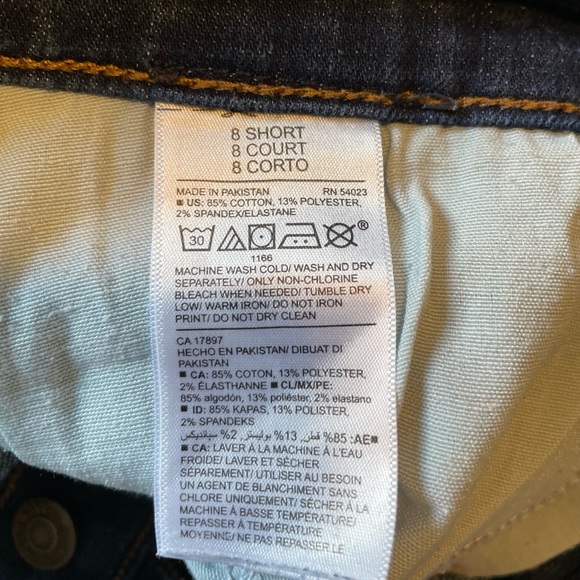Old Navy Jeans, original mid rise, 8 short - Picture 4 of 4